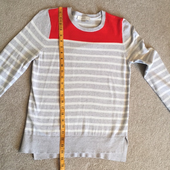 Loft Sweater -lightweight w/slight high low detail - Picture 7 of 8